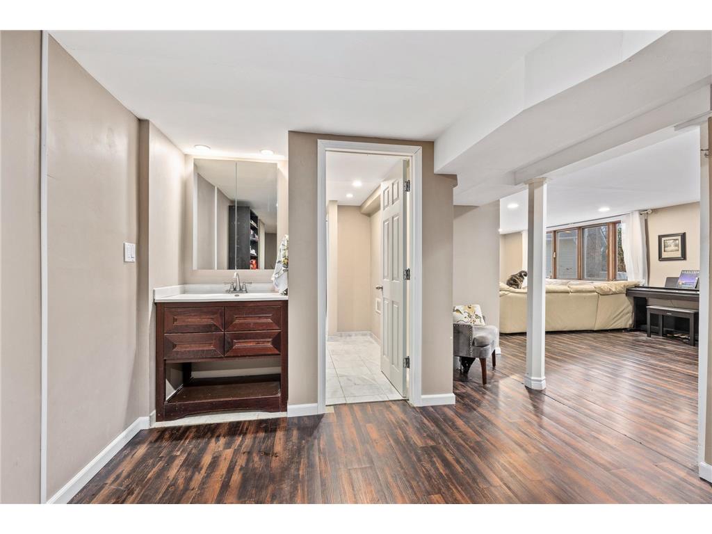 8626 Poplar Bridge Curve, Bloomington, MN, 55437 MLS 6505295 Edina