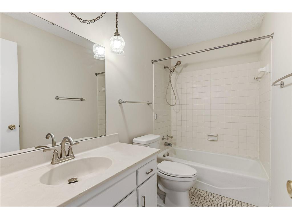 8642 S Maplebrook Circle Brooklyn Park MN 55445 7085584 image15