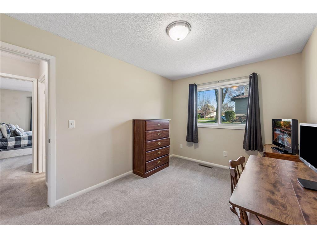 8646 S Maplebrook Circle Brooklyn Park MN 55445 7075935 image12
