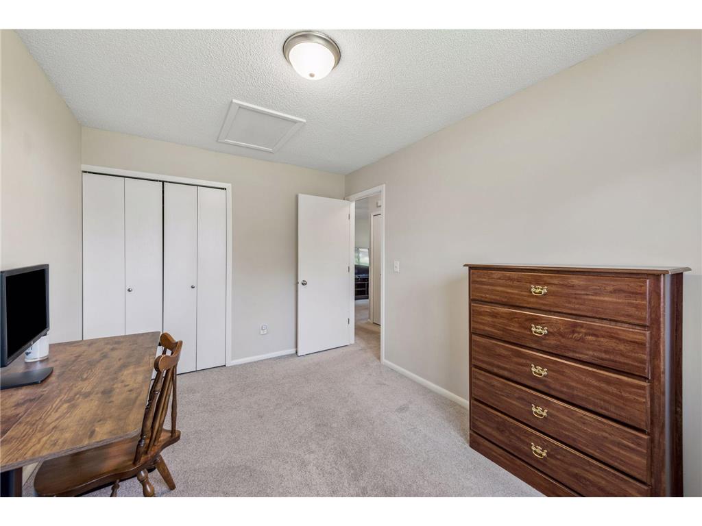 8646 S Maplebrook Circle Brooklyn Park MN 55445 7075935 image13