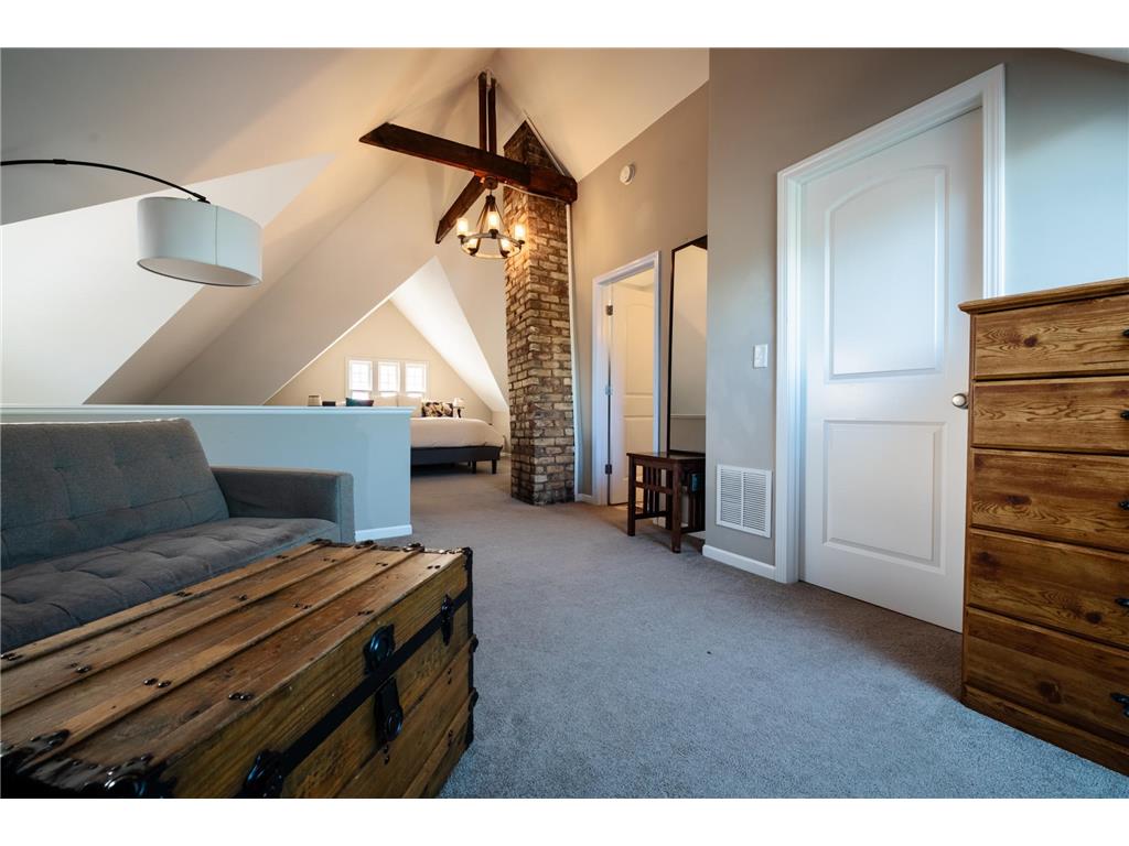 865 St Clair Avenue Saint Paul MN 55105 7028988 image32