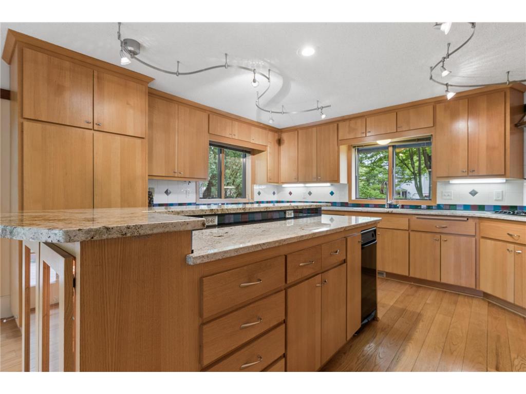 8655 Hunters Way Apple Valley MN 55124 7069873 image17