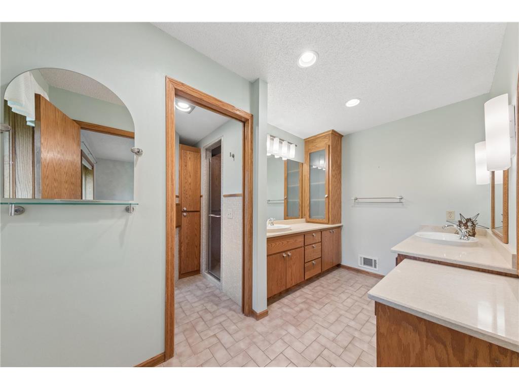 8655 Hunters Way Apple Valley MN 55124 7069873 image32