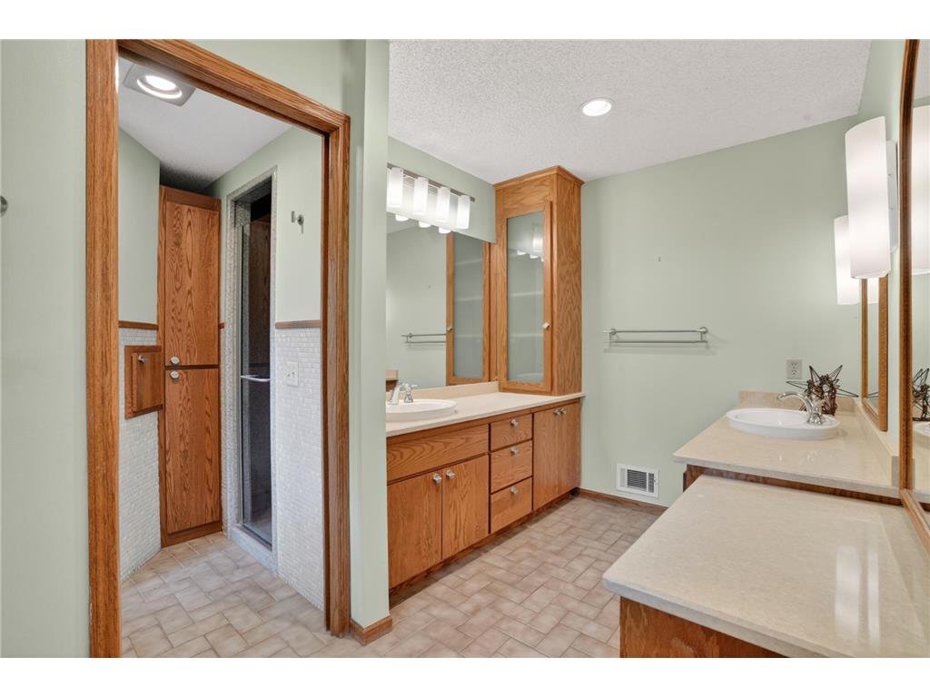 8655 Hunters Way Apple Valley MN 55124 7069873 image33