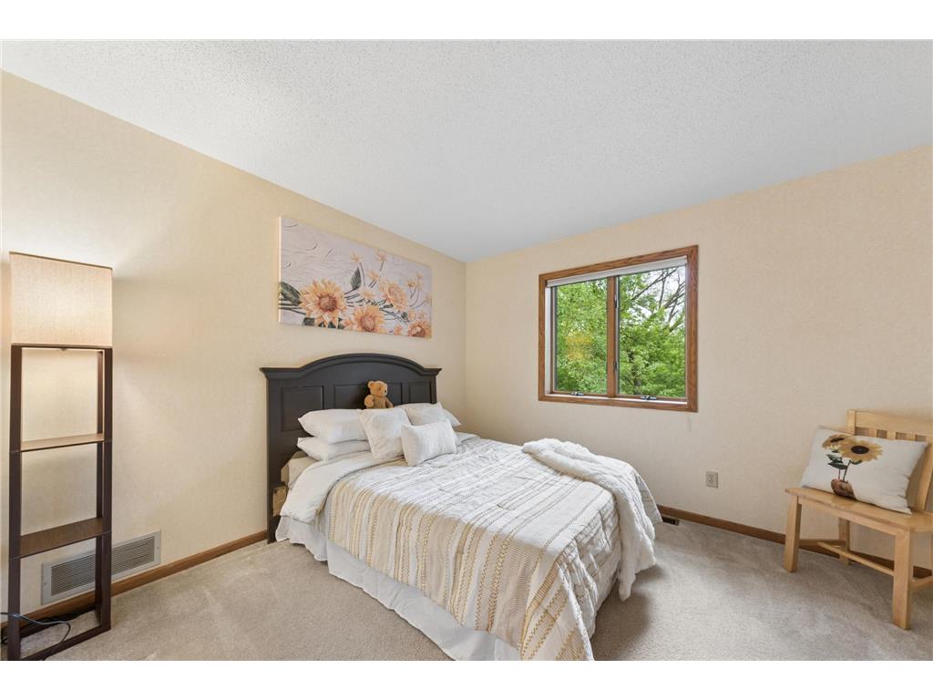 8655 Hunters Way Apple Valley MN 55124 7069873 image39