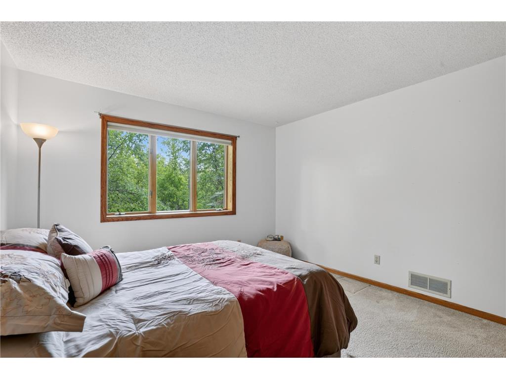 8655 Hunters Way Apple Valley MN 55124 7069873 image41