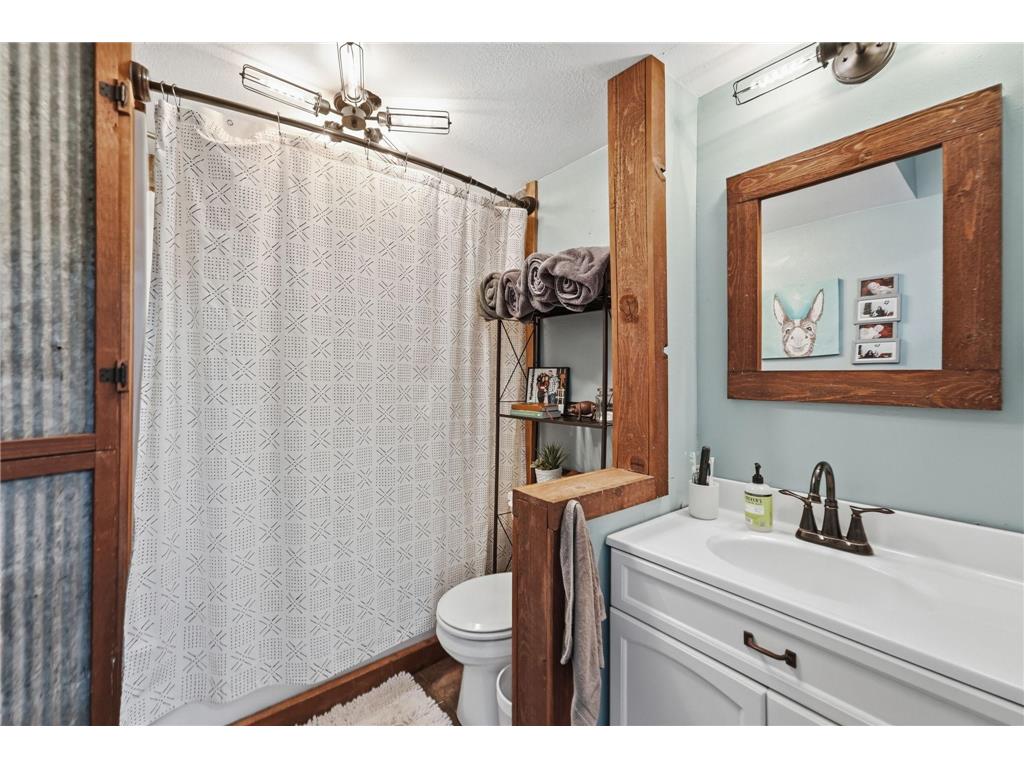 8666 Riverwood Circle N New London MN 56273 7090432 image21