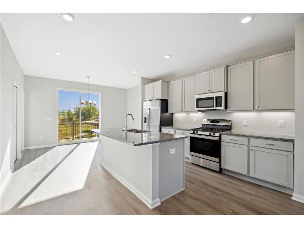 8678 London Circle NE #E Blaine MN 55449 6453775 image1