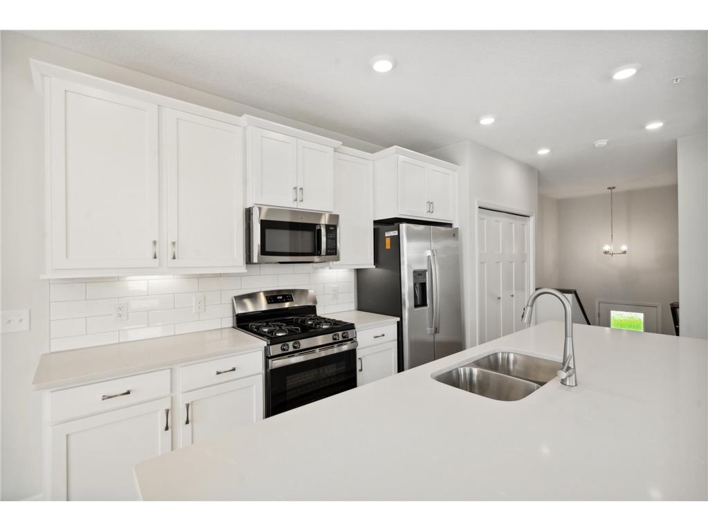 8681 London Circle NE #D Blaine MN 55449 6376763 image1
