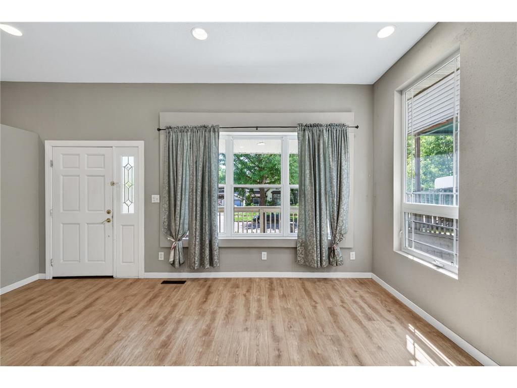 869 Desoto Street Saint Paul MN 55130 7083727 image11