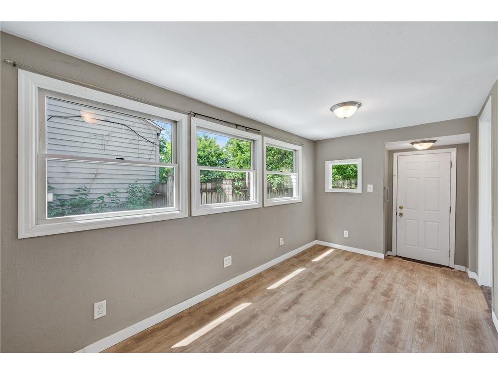 869 Desoto Street Saint Paul MN 55130 7083727 image16