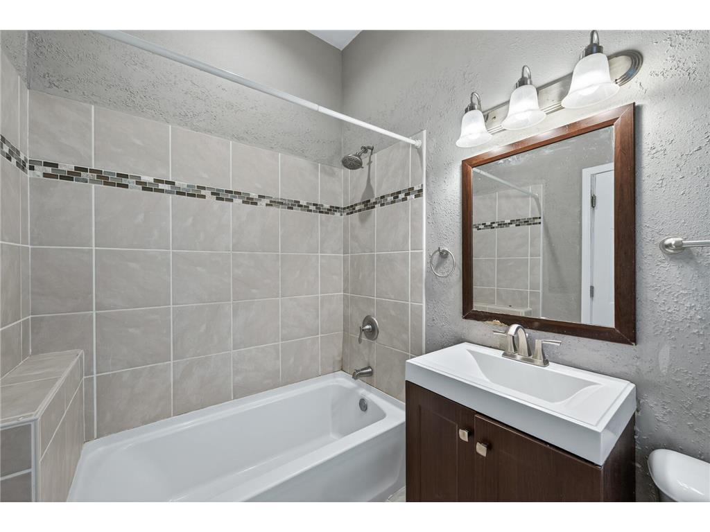 869 Desoto Street Saint Paul MN 55130 7083727 image20