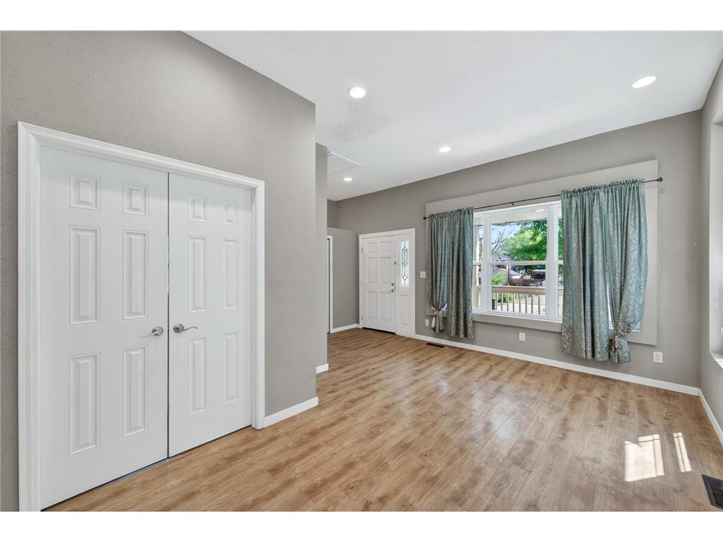 869 Desoto Street Saint Paul MN 55130 7083727 image9