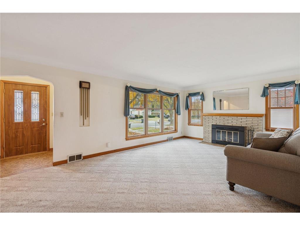 869 Iowa Avenue W Saint Paul MN 55117 6793671 image10