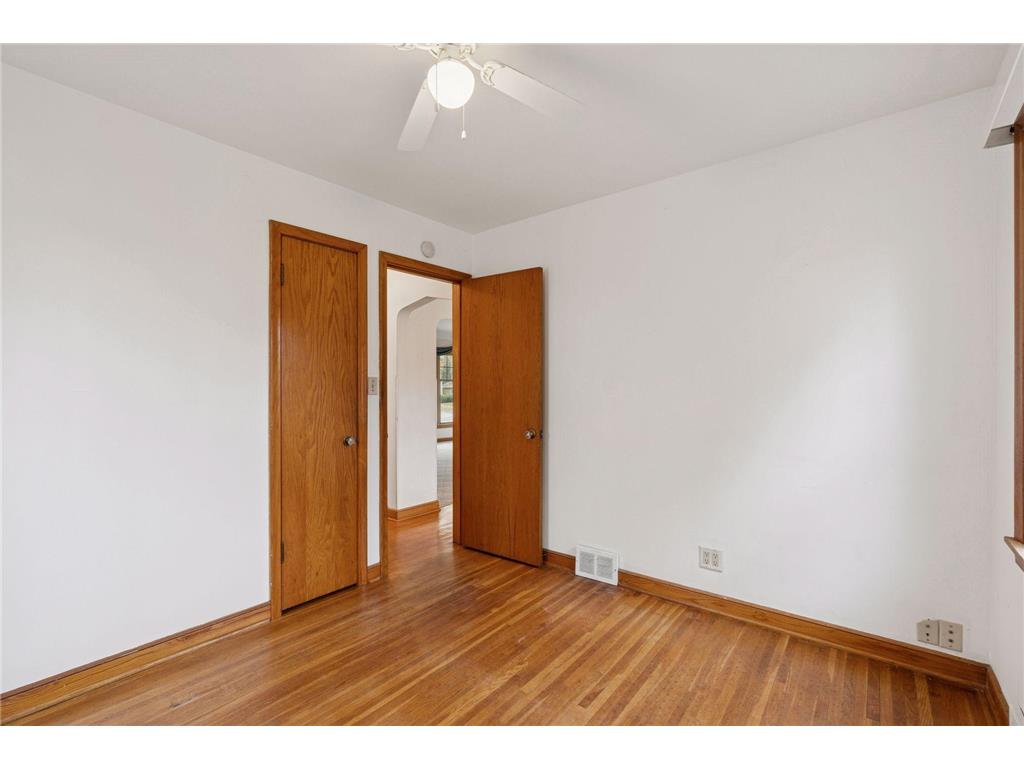 869 Iowa Avenue W Saint Paul MN 55117 6793671 image18