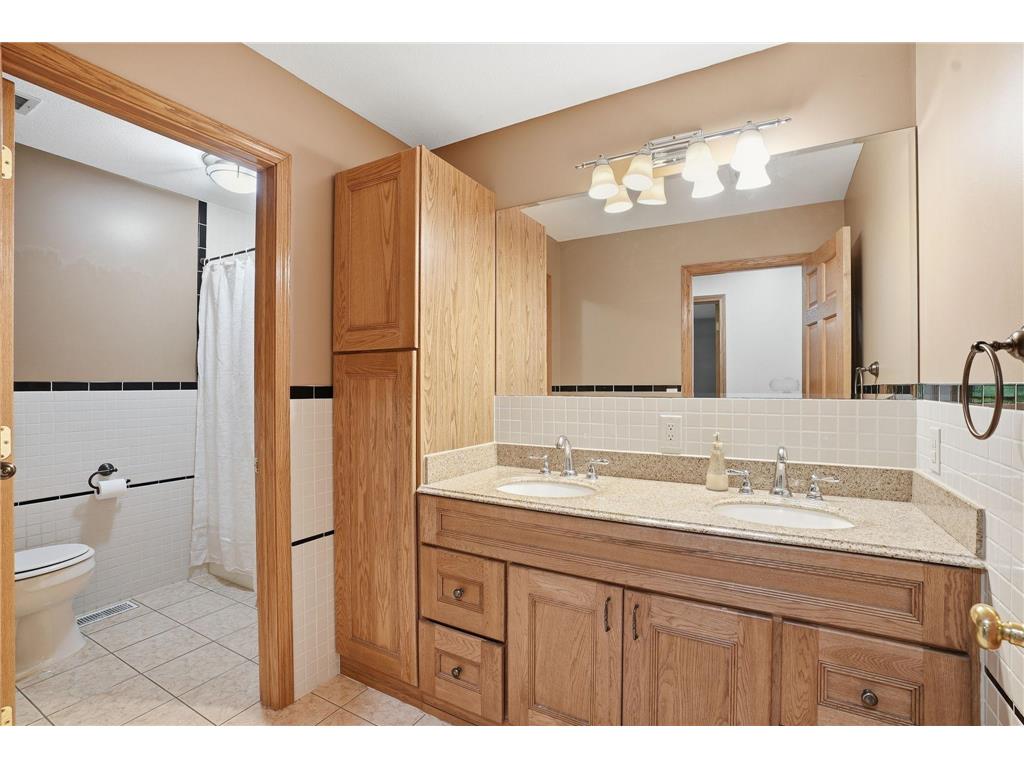 870 County Road F E Vadnais Heights MN 55127 7075735 image37