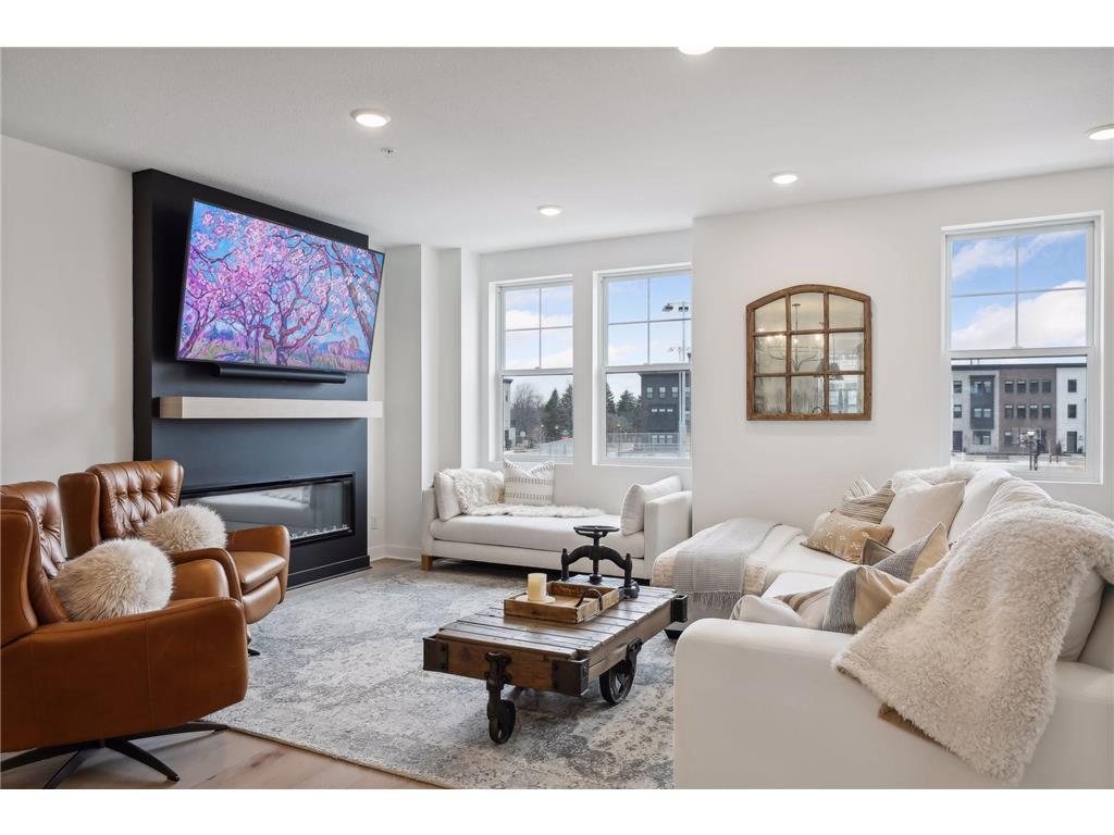 870 Mount Curve Boulevard #L Saint Paul MN 55116 6761330 image1