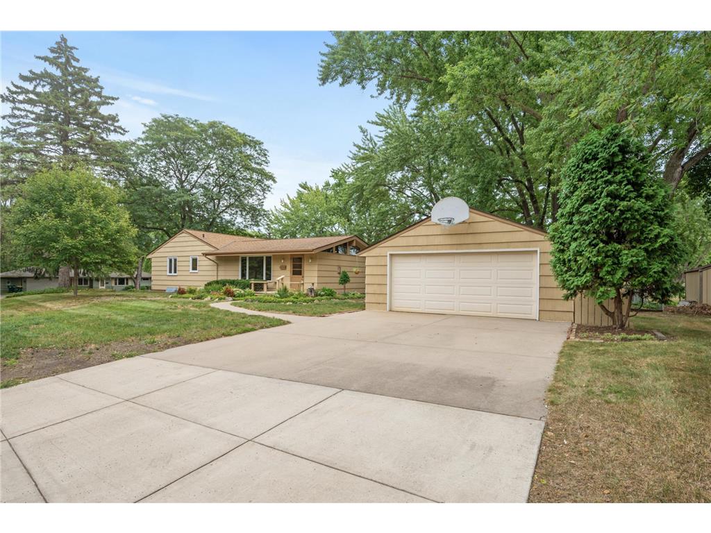 8700 Russell Avenue S Bloomington MN 55431 6412670 image1