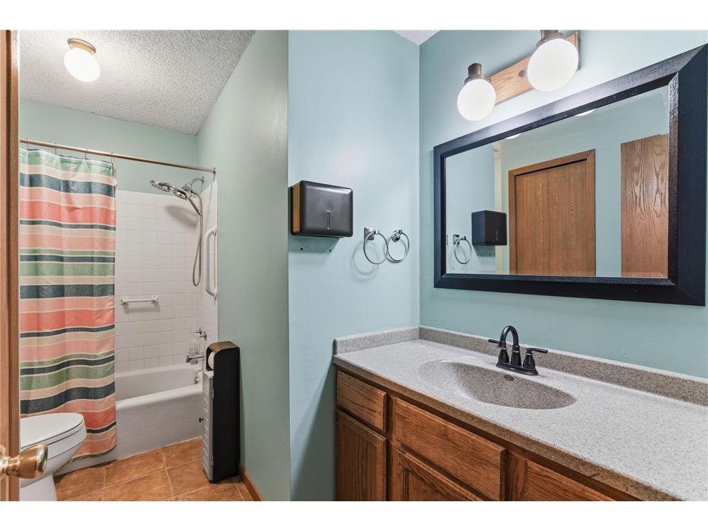 8709 Maplebrook Parkway N Brooklyn Park MN 55445 7087112 image5