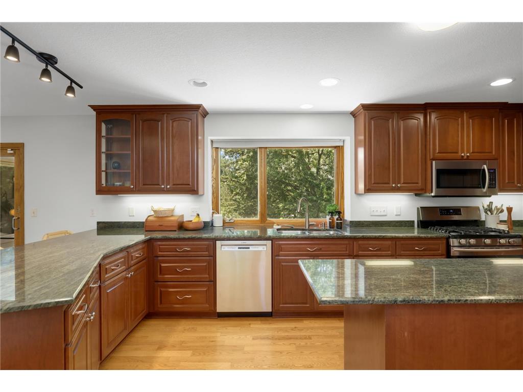 8713 Lakeview Circle Bloomington MN 55438 7094378 image15