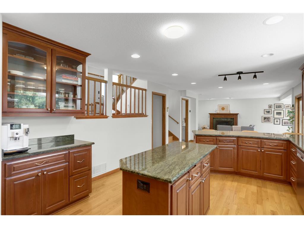 8713 Lakeview Circle Bloomington MN 55438 7094378 image16