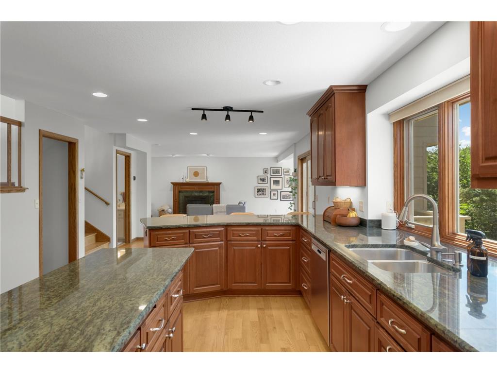 8713 Lakeview Circle Bloomington MN 55438 7094378 image17
