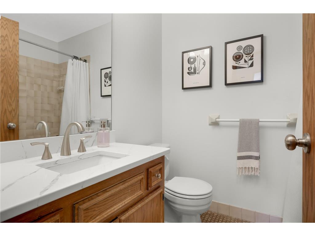 8713 Lakeview Circle Bloomington MN 55438 7094378 image24
