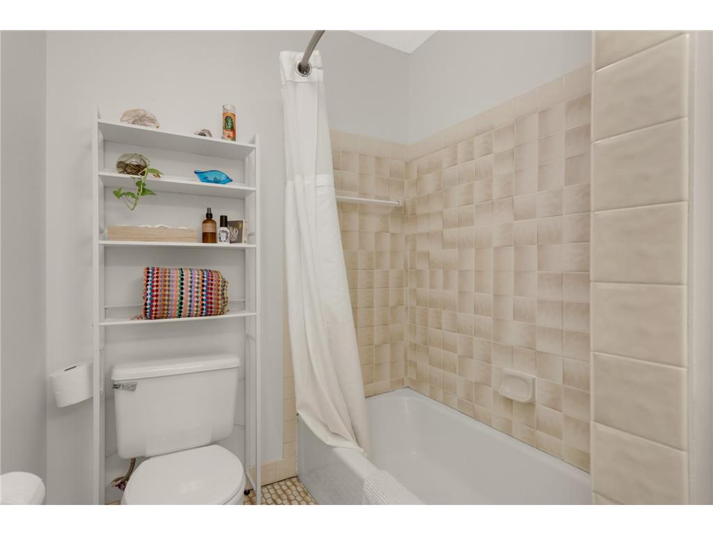 8713 Lakeview Circle Bloomington MN 55438 7094378 image30
