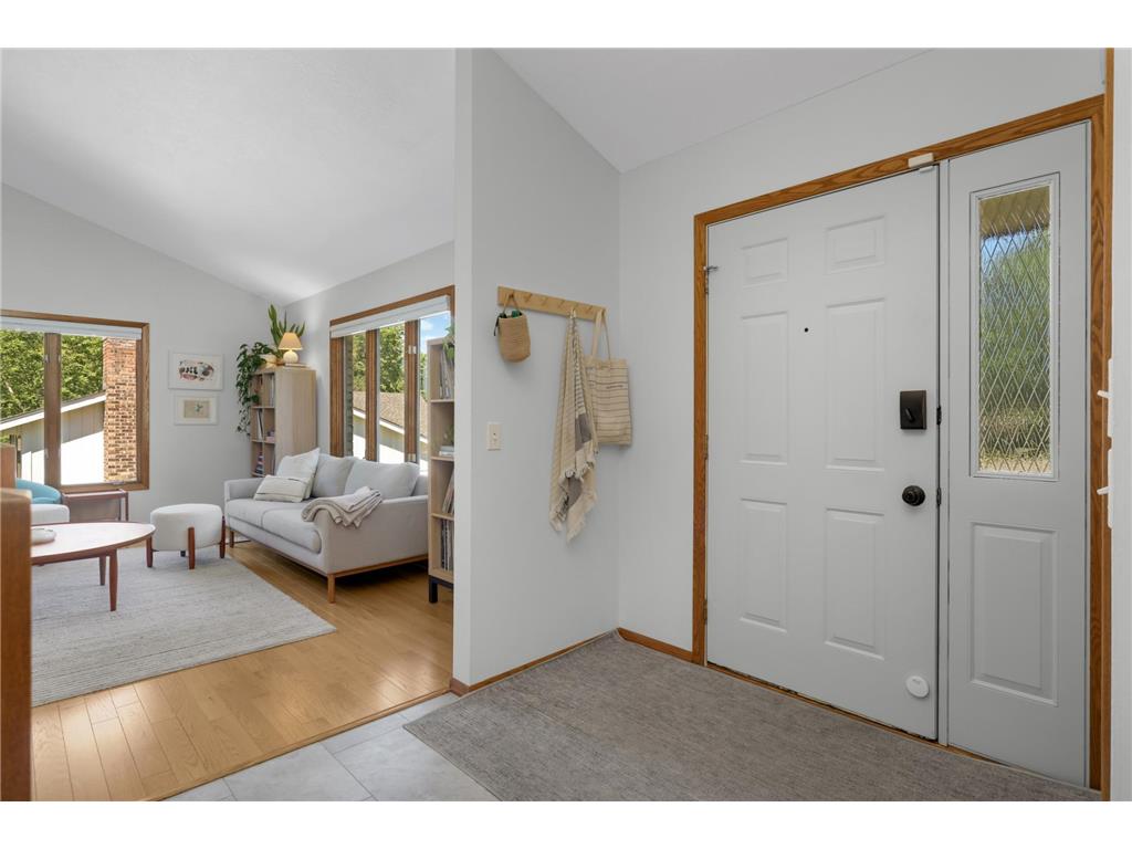 8713 Lakeview Circle Bloomington MN 55438 7094378 image9