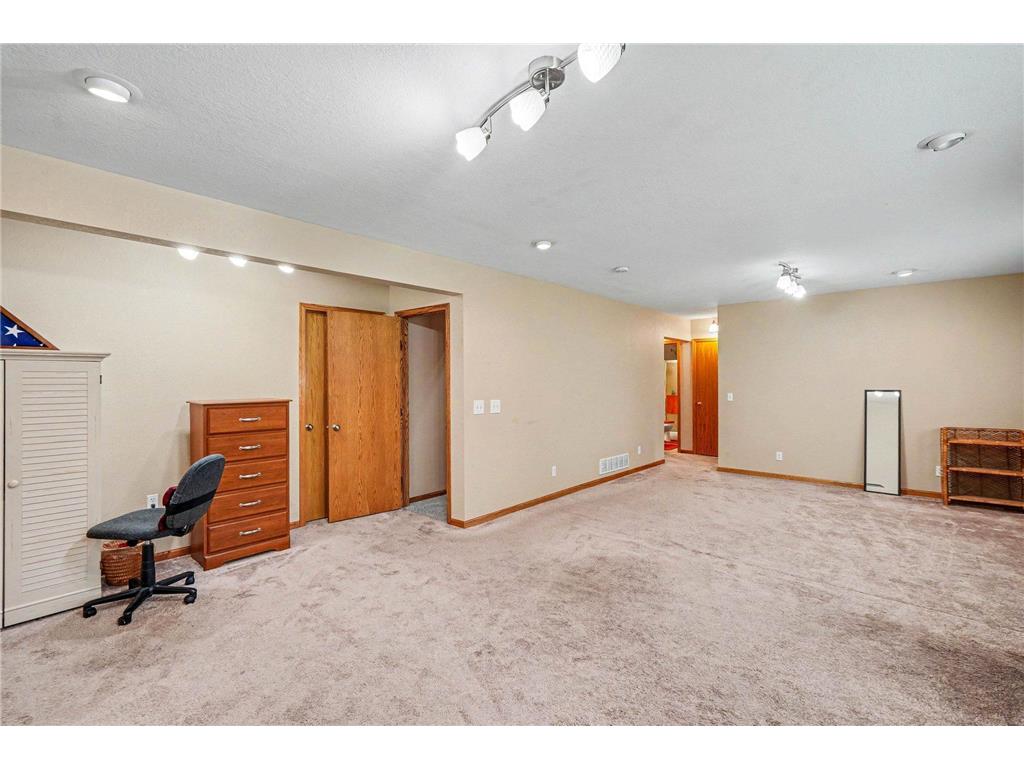 8714 E River Road NW Coon Rapids MN 55433 7093929 image17