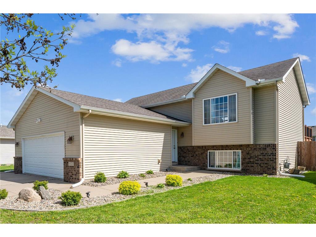 872 Newport Avenue Shakopee MN 55379 6635776 image1