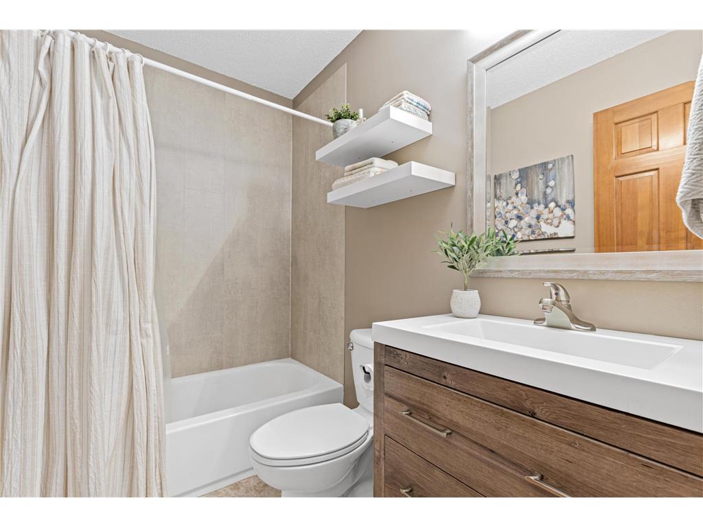 872 Westview Drive Shoreview MN 55126 7073672 image25