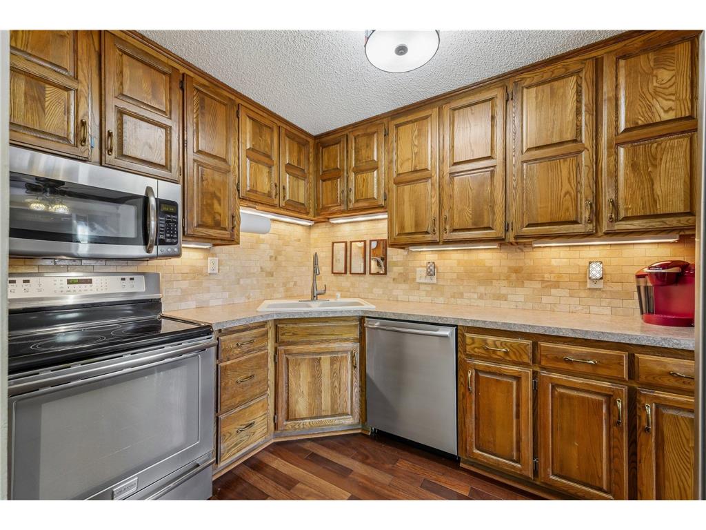 8720 N Maplebrook Circle Brooklyn Park MN 55445 7075701 image11