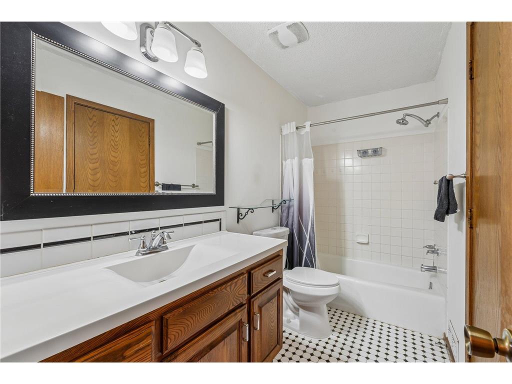 8720 N Maplebrook Circle Brooklyn Park MN 55445 7075701 image17