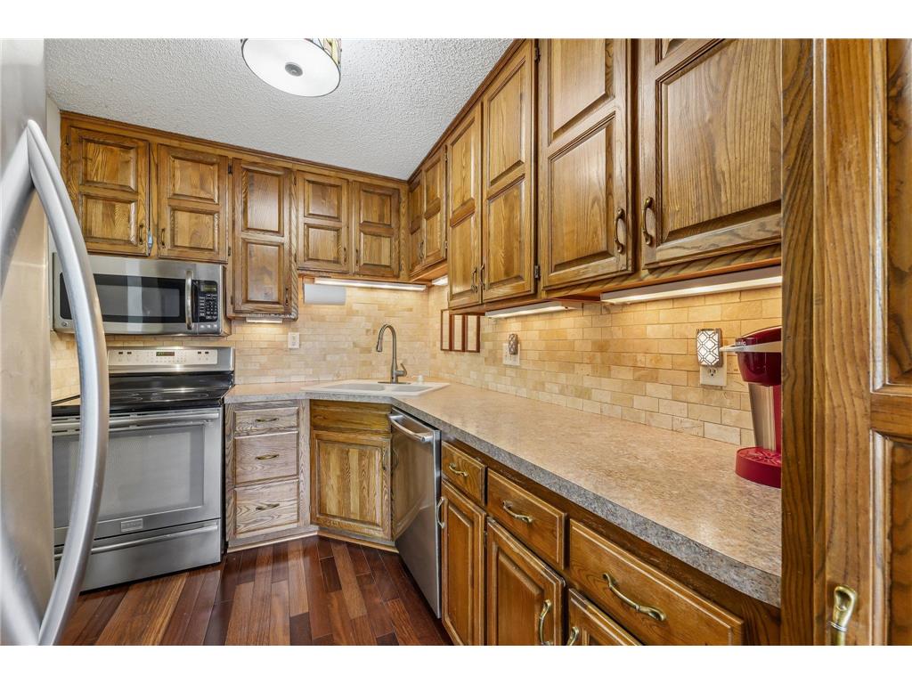 8720 N Maplebrook Circle Brooklyn Park MN 55445 7075701 image2