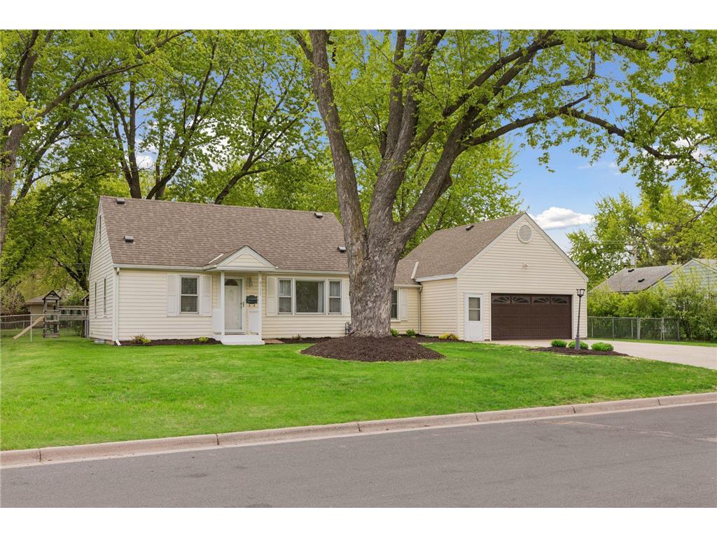 8721 Columbus Avenue S Bloomington MN 55420 7069583 image1