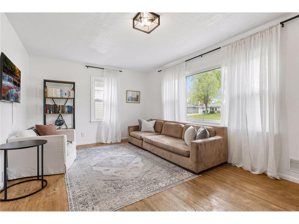 8721 Columbus Avenue S Bloomington MN 55420 7069583 image2