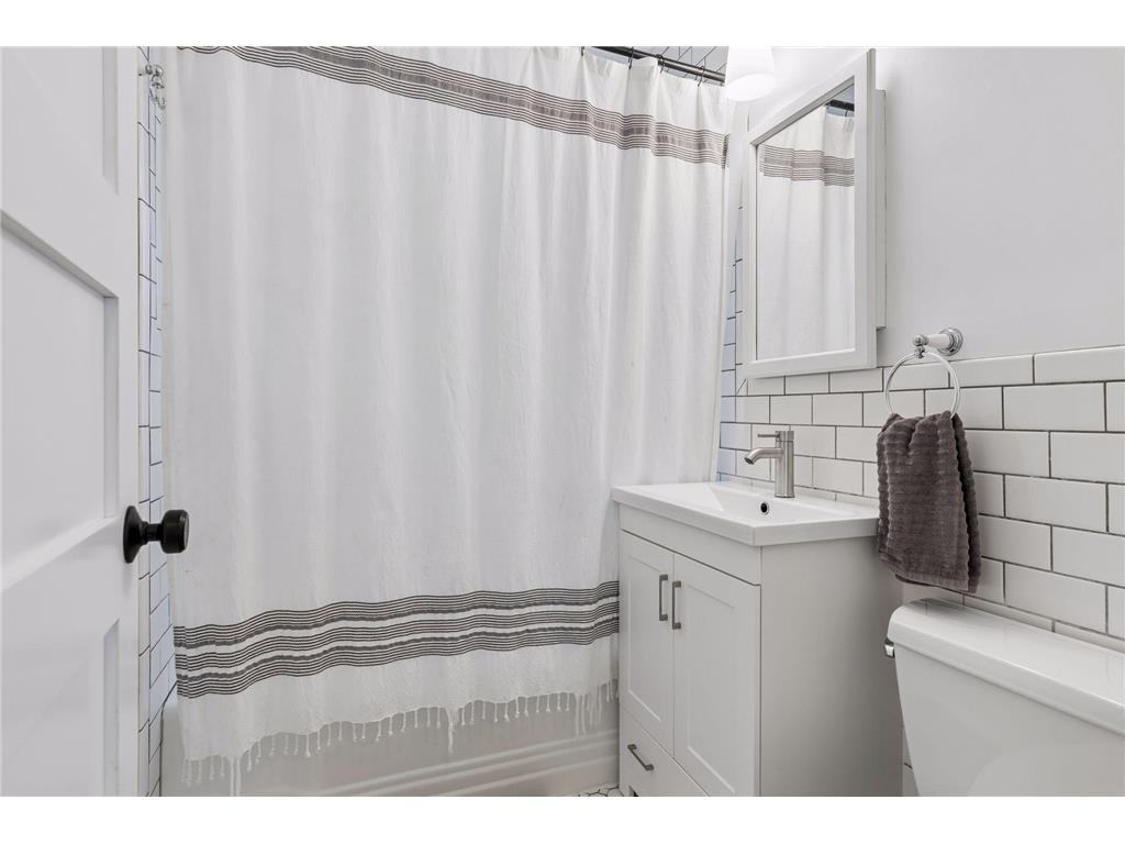 8721 Columbus Avenue S Bloomington MN 55420 7069583 image8