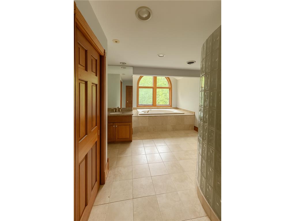 8748 Walton Oaks Drive Bloomington MN 55438 - Bush 6797858 image12