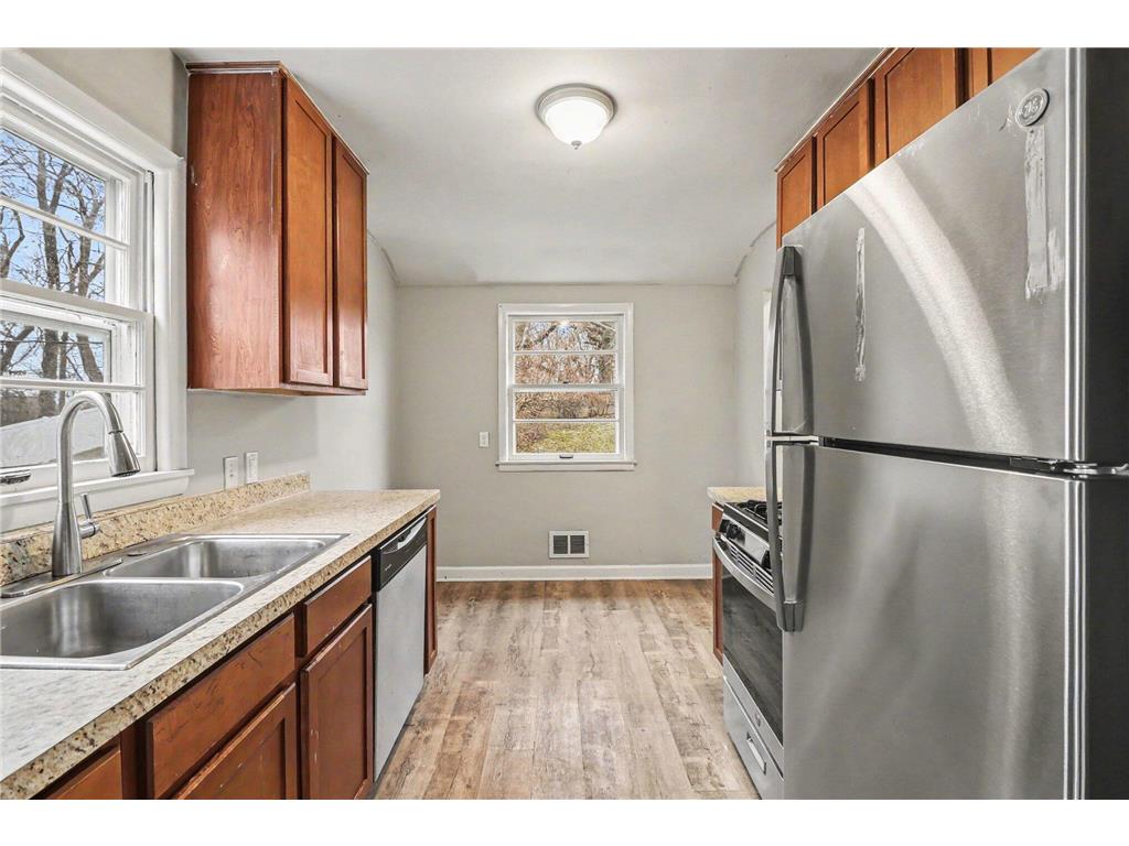 875 Iroquois Avenue Saint Paul MN 55119 7048727 image10