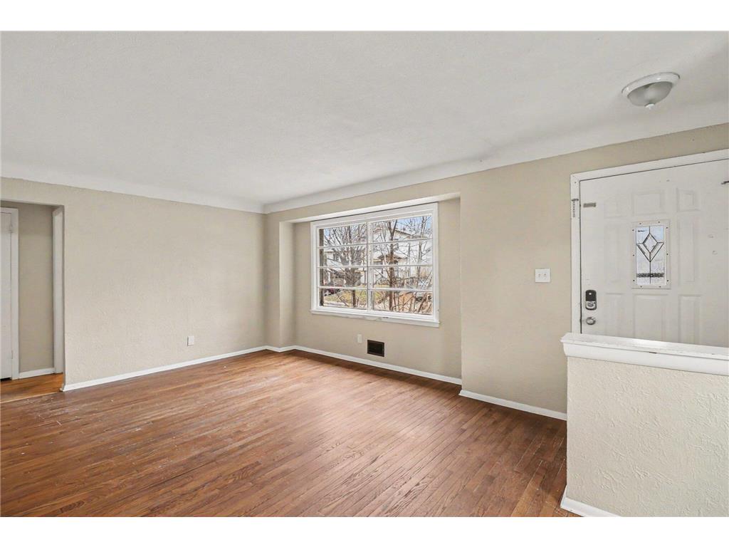 875 Iroquois Avenue Saint Paul MN 55119 7048727 image12