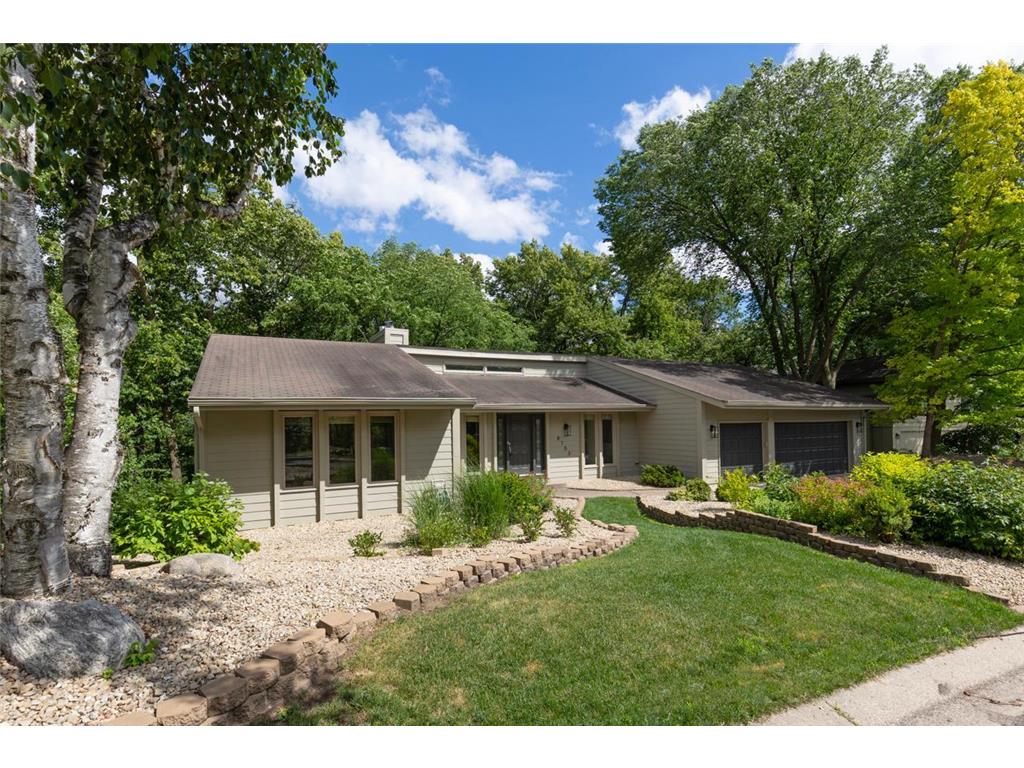 8753 Walton Oaks Drive Bloomington MN 55438 - North Arm Bush 7099648 image1