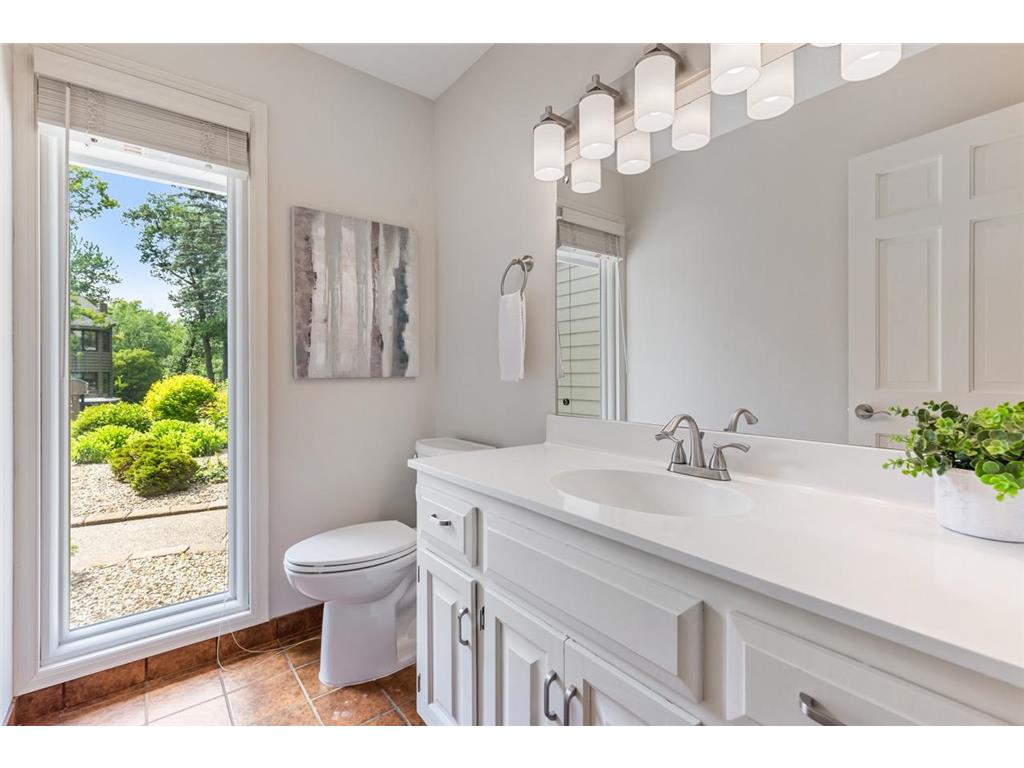 8753 Walton Oaks Drive Bloomington MN 55438 - North Arm Bush 7099648 image18