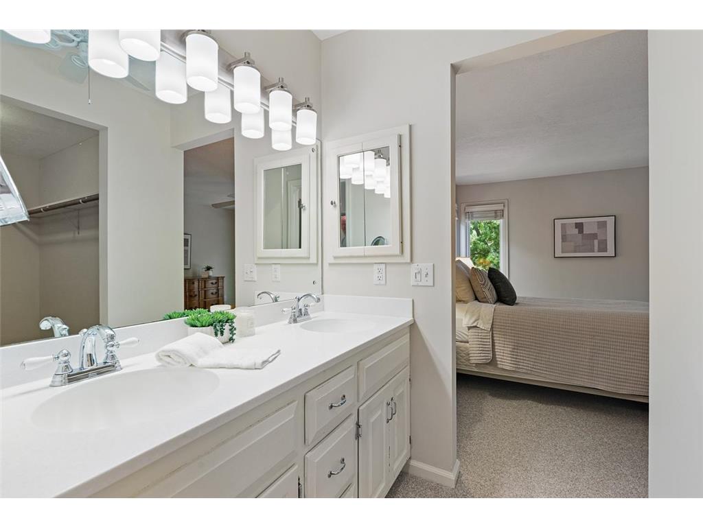 8753 Walton Oaks Drive Bloomington MN 55438 - North Arm Bush 7099648 image25