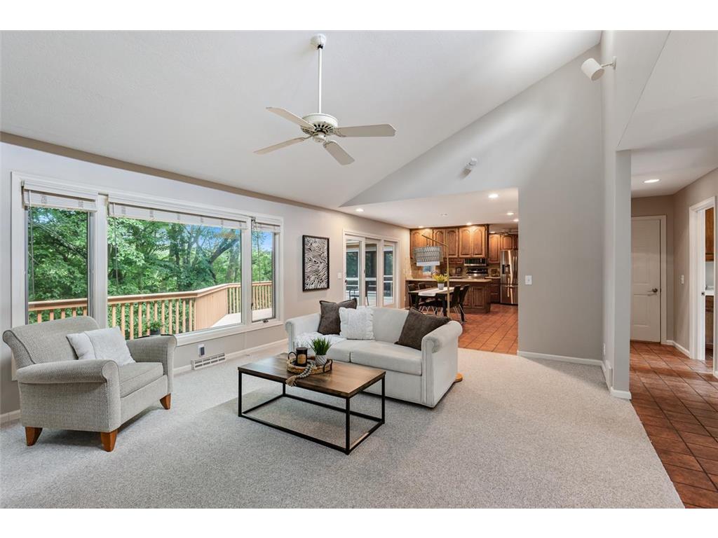 8753 Walton Oaks Drive Bloomington MN 55438 - North Arm Bush 7099648 image5