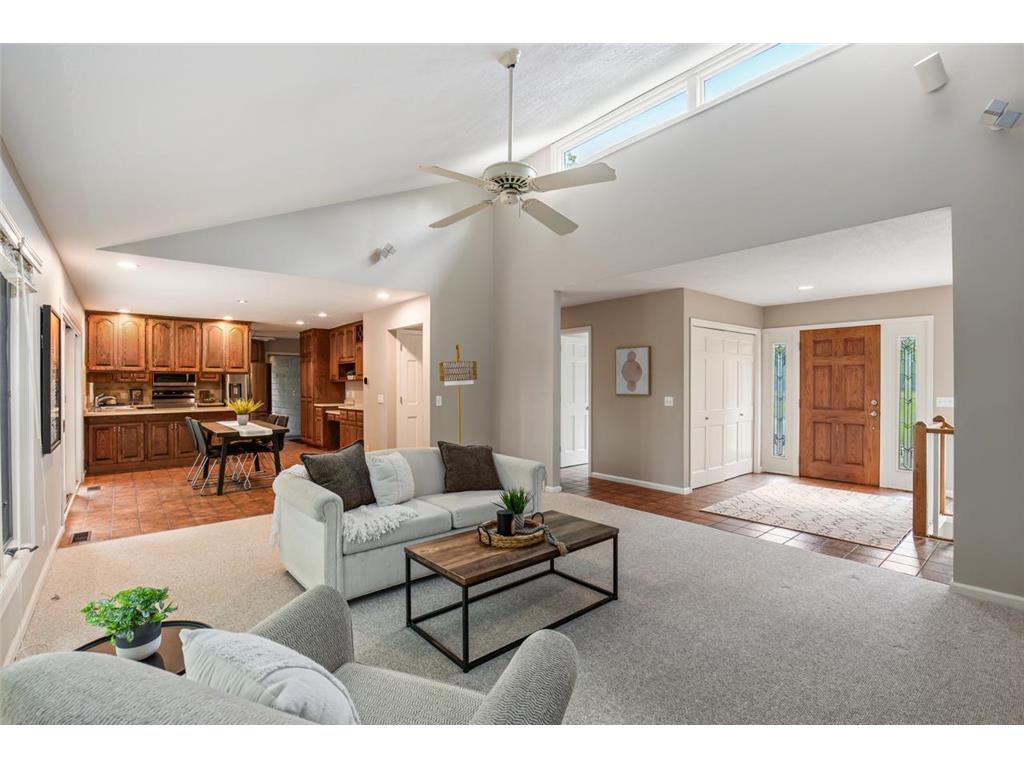 8753 Walton Oaks Drive Bloomington MN 55438 - North Arm Bush 7099648 image6