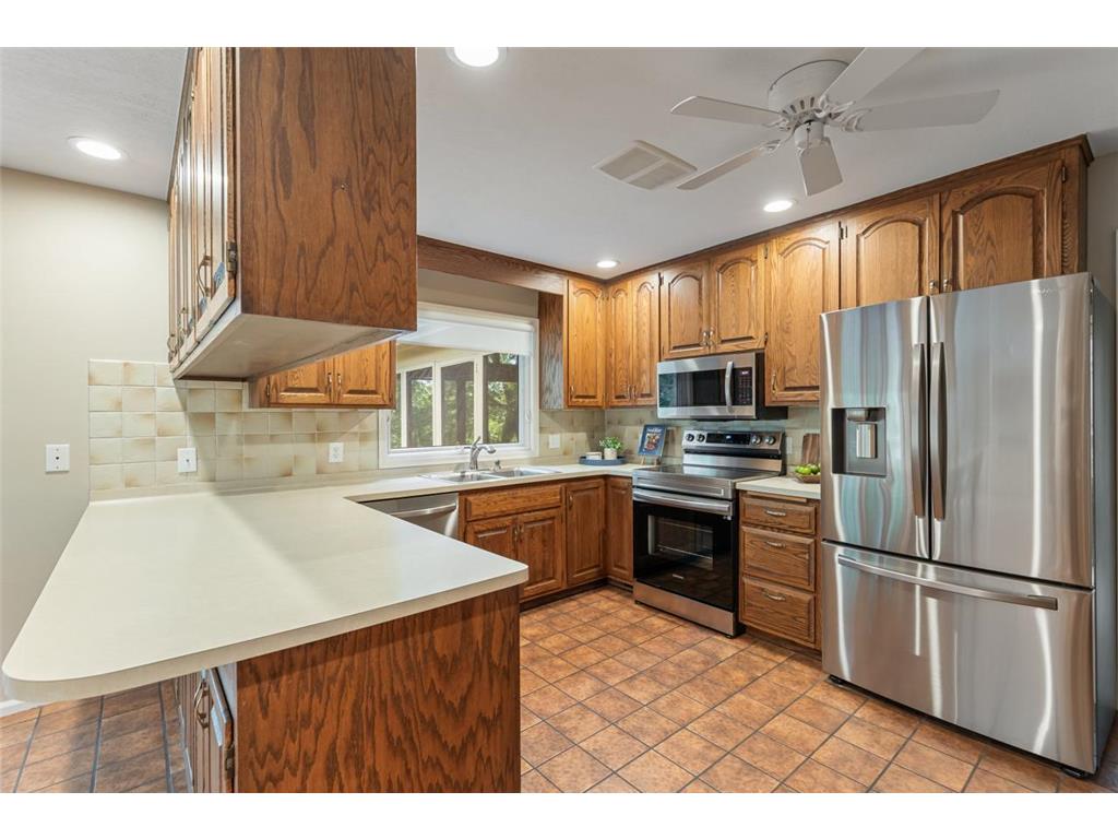 8753 Walton Oaks Drive Bloomington MN 55438 - North Arm Bush 7099648 image9
