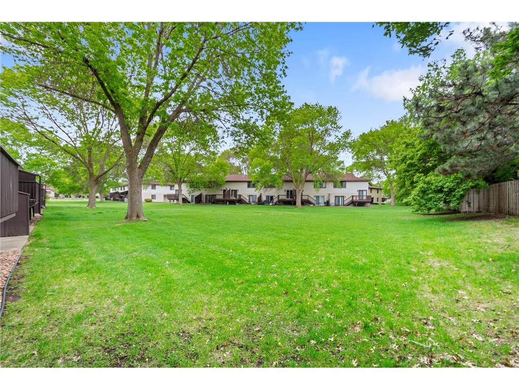 8773 Maplebrook Parkway N Brooklyn Park MN 55445 7074995 image19