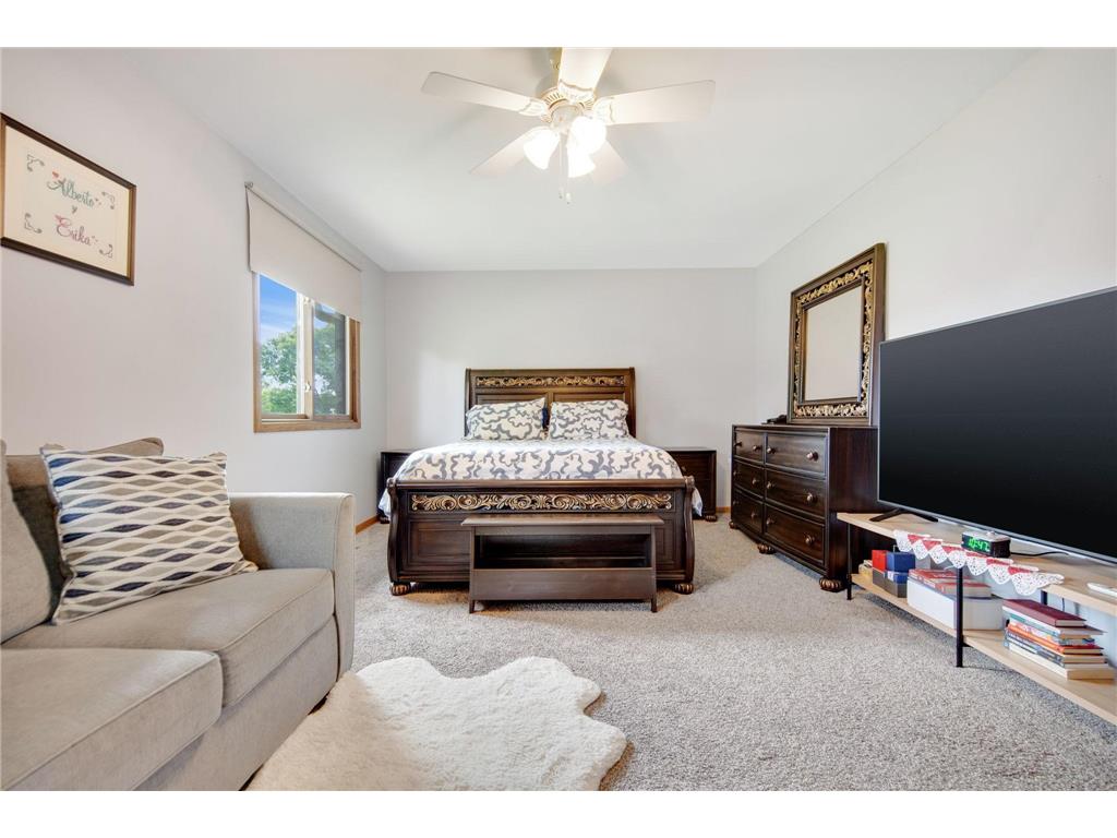 8775 Maplebrook Parkway N Brooklyn Park MN 55445 7009505 image27