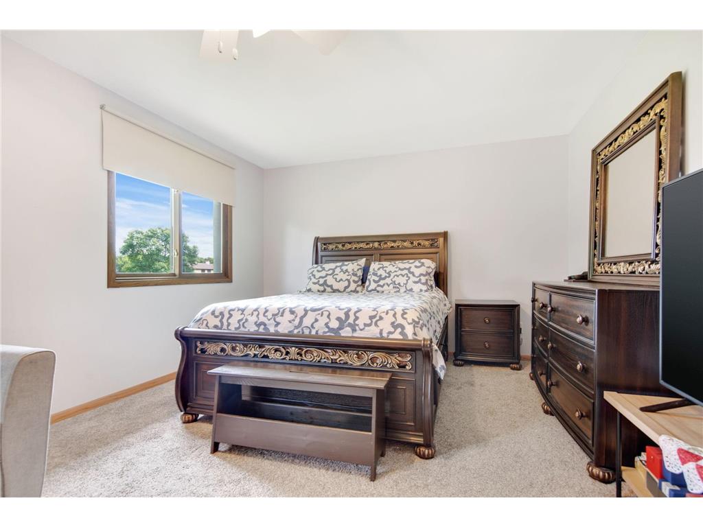 8775 Maplebrook Parkway N Brooklyn Park MN 55445 7009505 image29